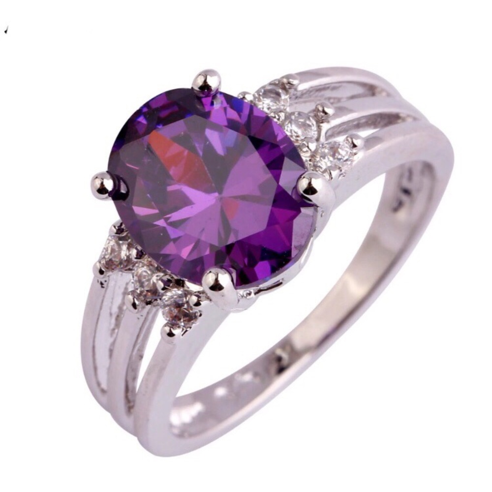 Beautiful Women’s CZ Ring